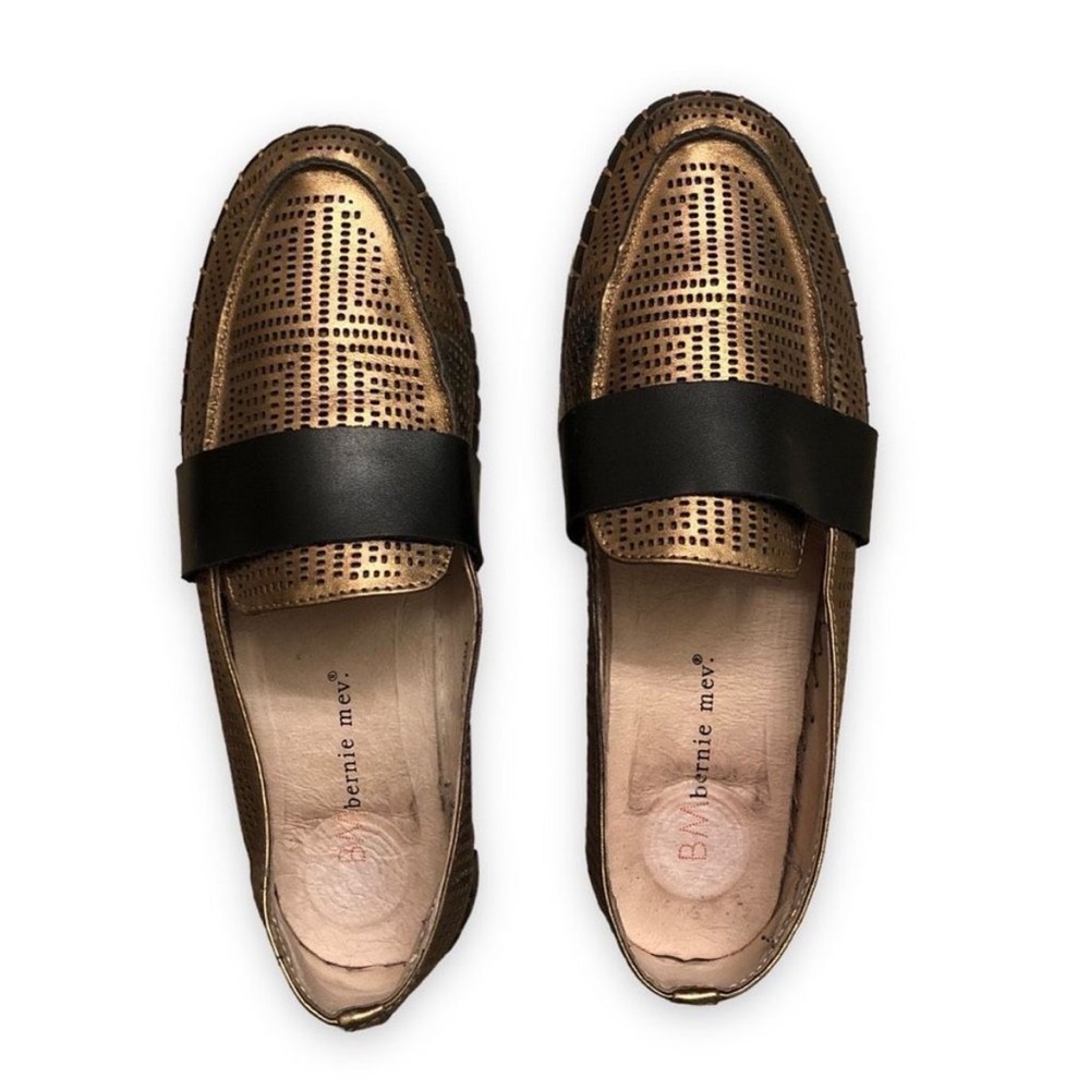 Bernie Mev size 8 EU 39 TW74 Gold Bronze Metallic Perforated Leather
Loafer shoe